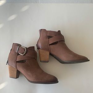 RARE Vionic Distressed Suede Leather Bootie: SIZE 8